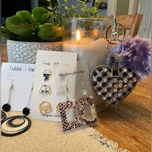 Fashion Earrings/bag charm bundle (5 pieces!)